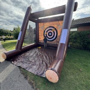 Øksekast – 4,5 meter højt – Skyd skiven og test dit sigte!
